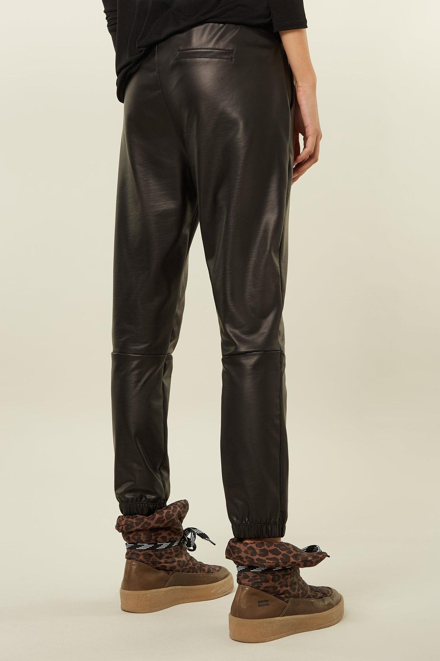 LEATHERLOOK CROPPED JOGGER