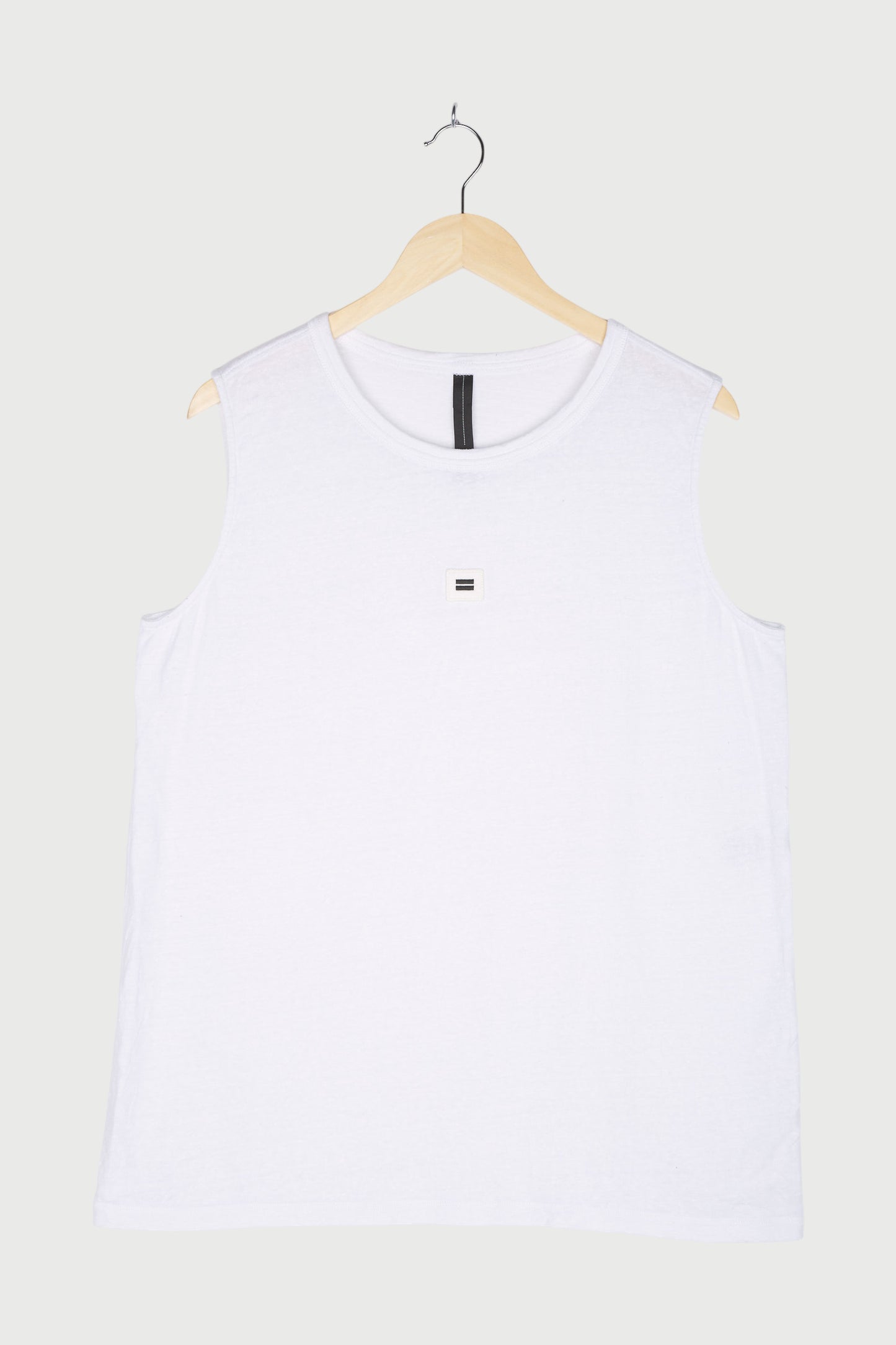 THE SLEEVELESS TOP LINEN