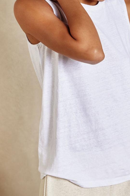 THE SLEEVELESS TOP LINEN