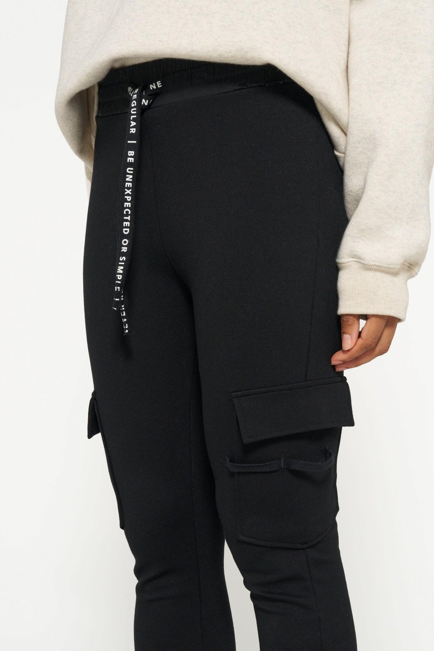 THE CARGO LEGGINGS