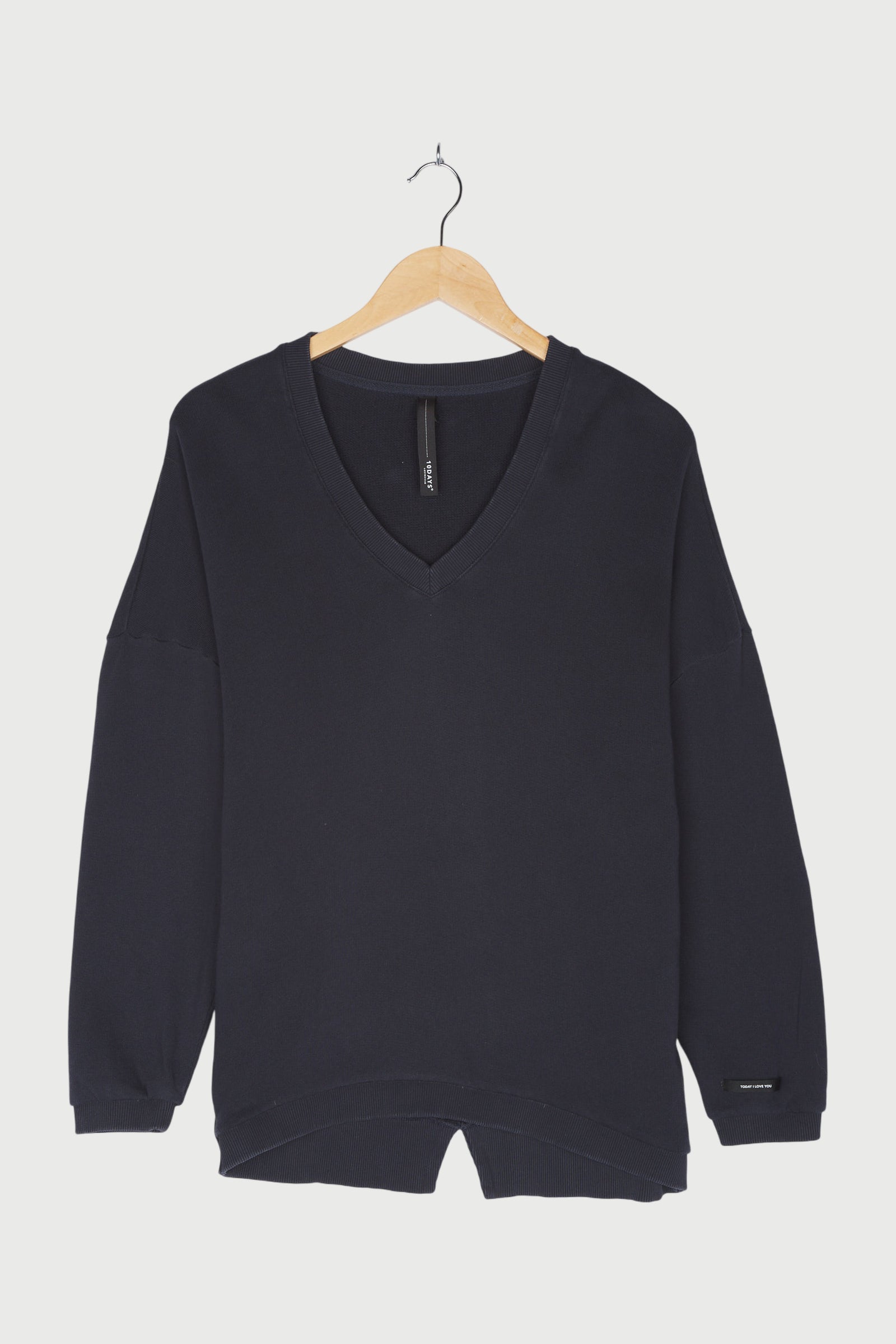 V-NECK SWEATER FLEECE