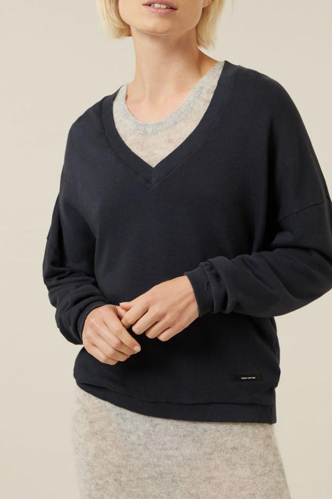 V-NECK SWEATER FLEECE