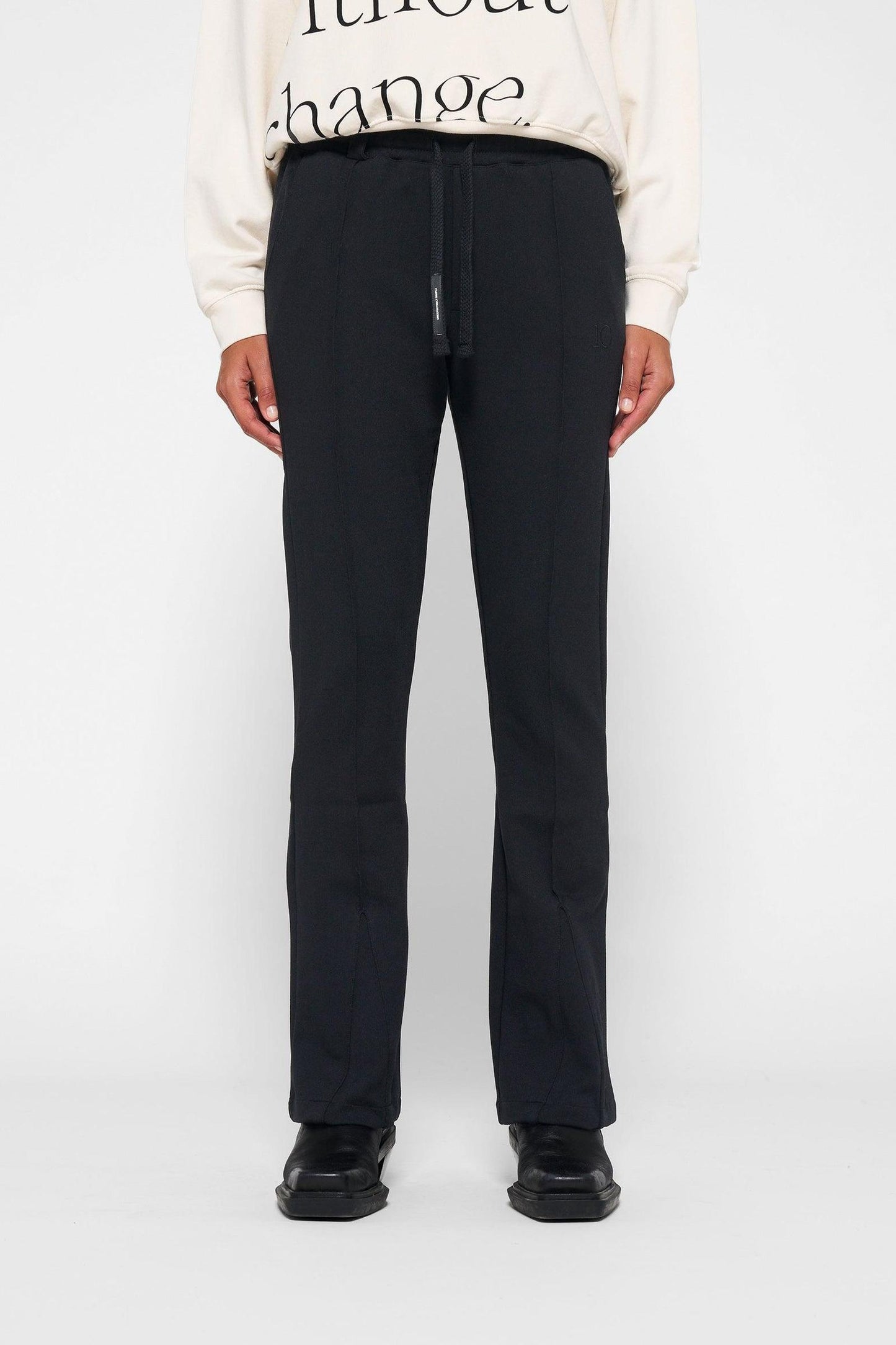 CLOSED SLIT STRETCH JOGGER