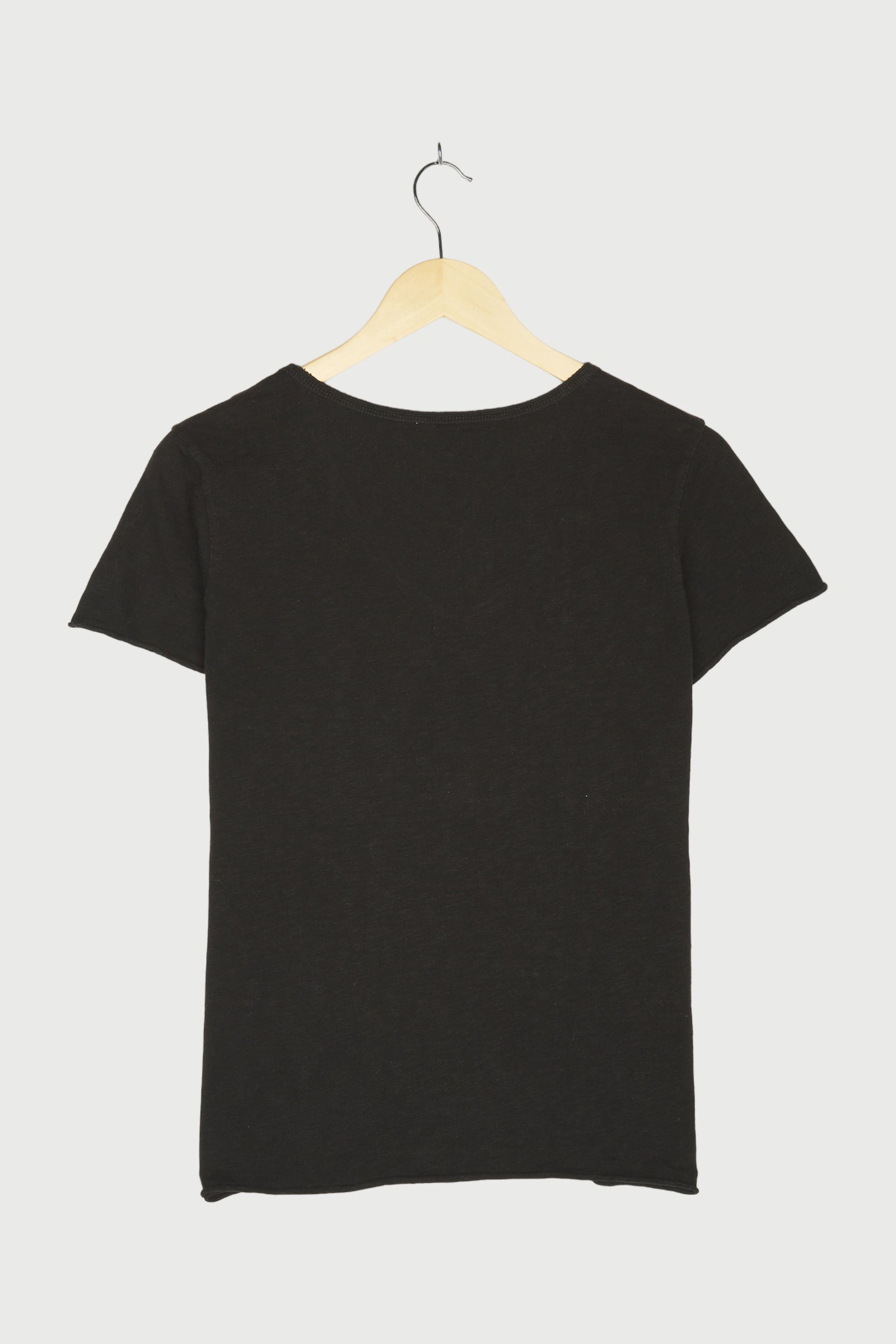 V-NECK TEE