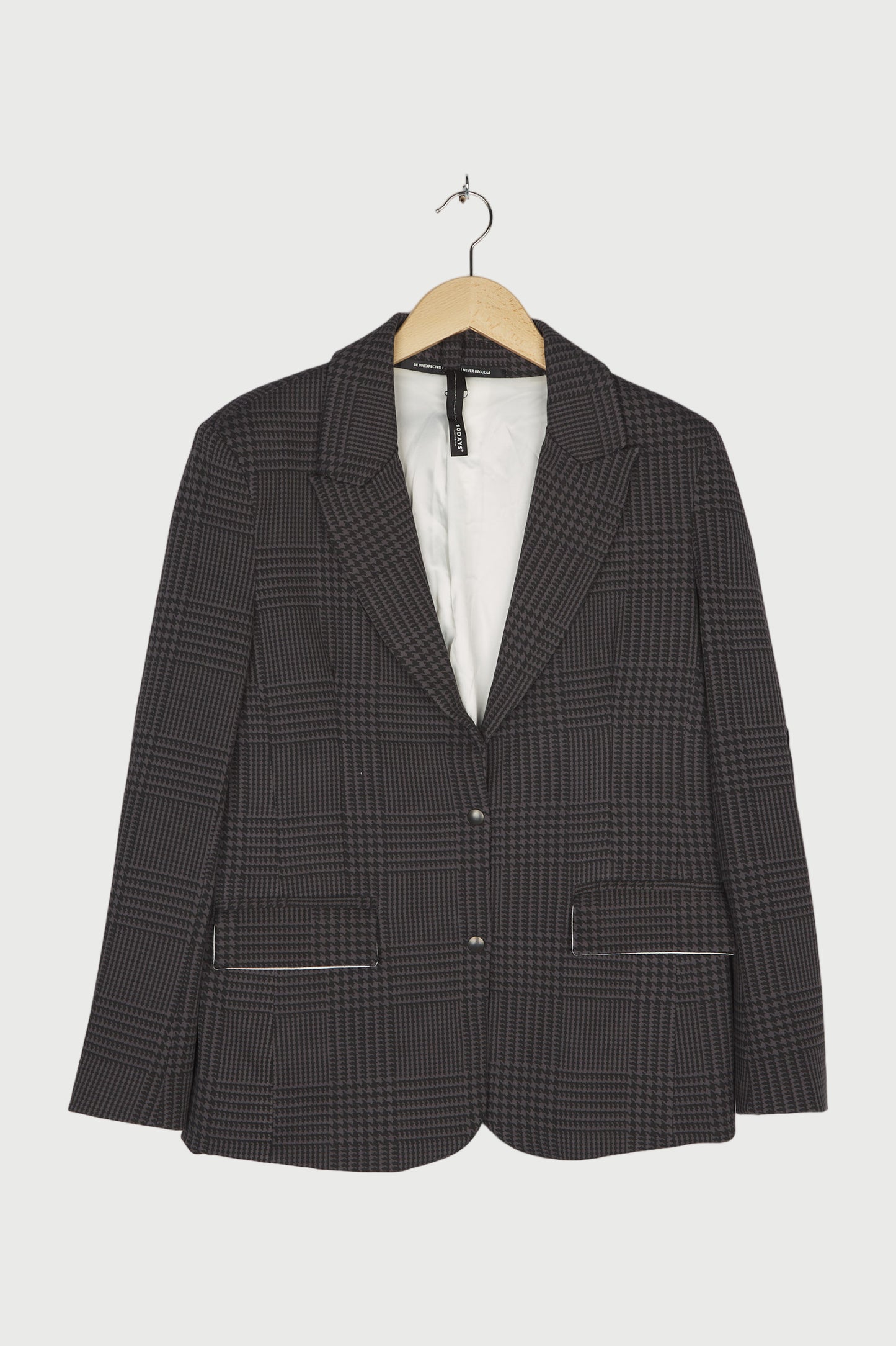 CHECKED BLAZER