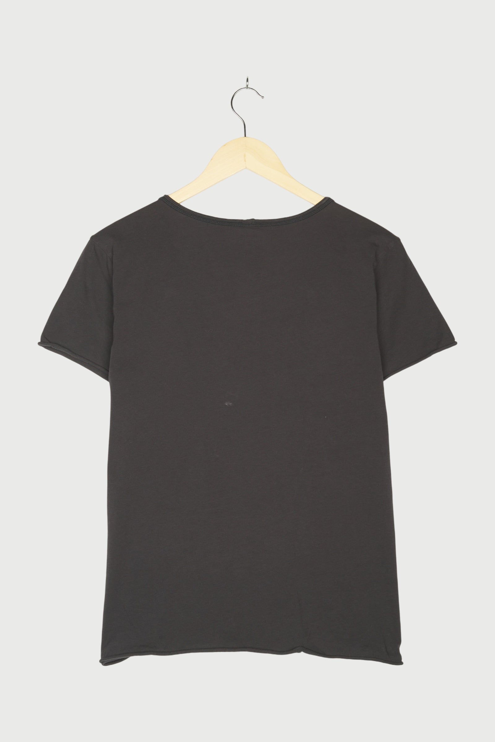 THE V-NECK TEE