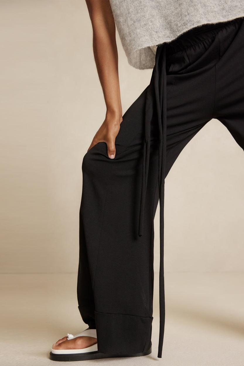 BELTED WIDE PANTS