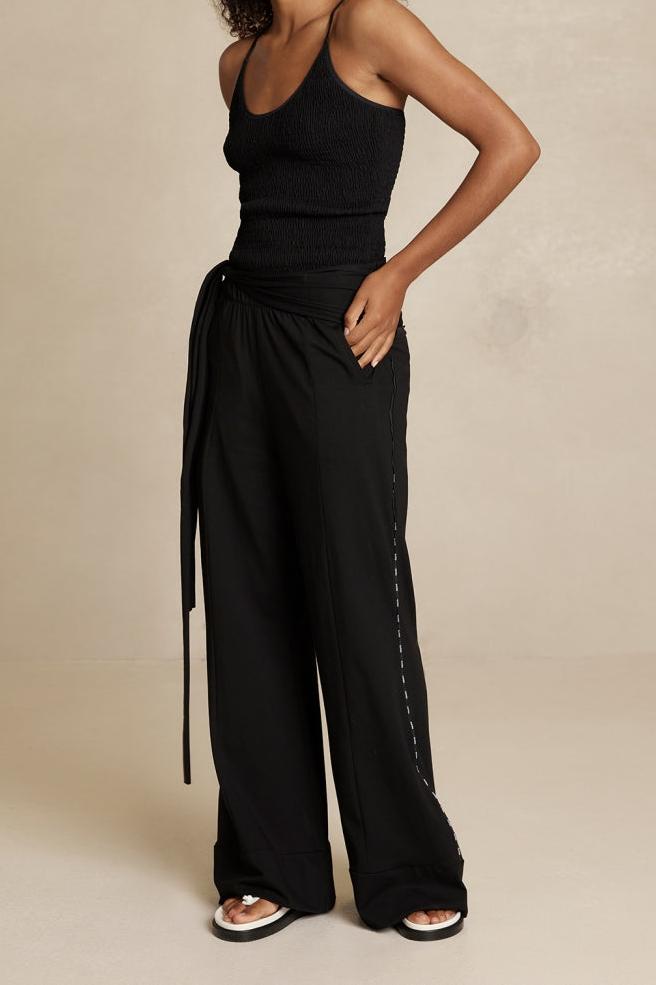 BELTED WIDE PANTS