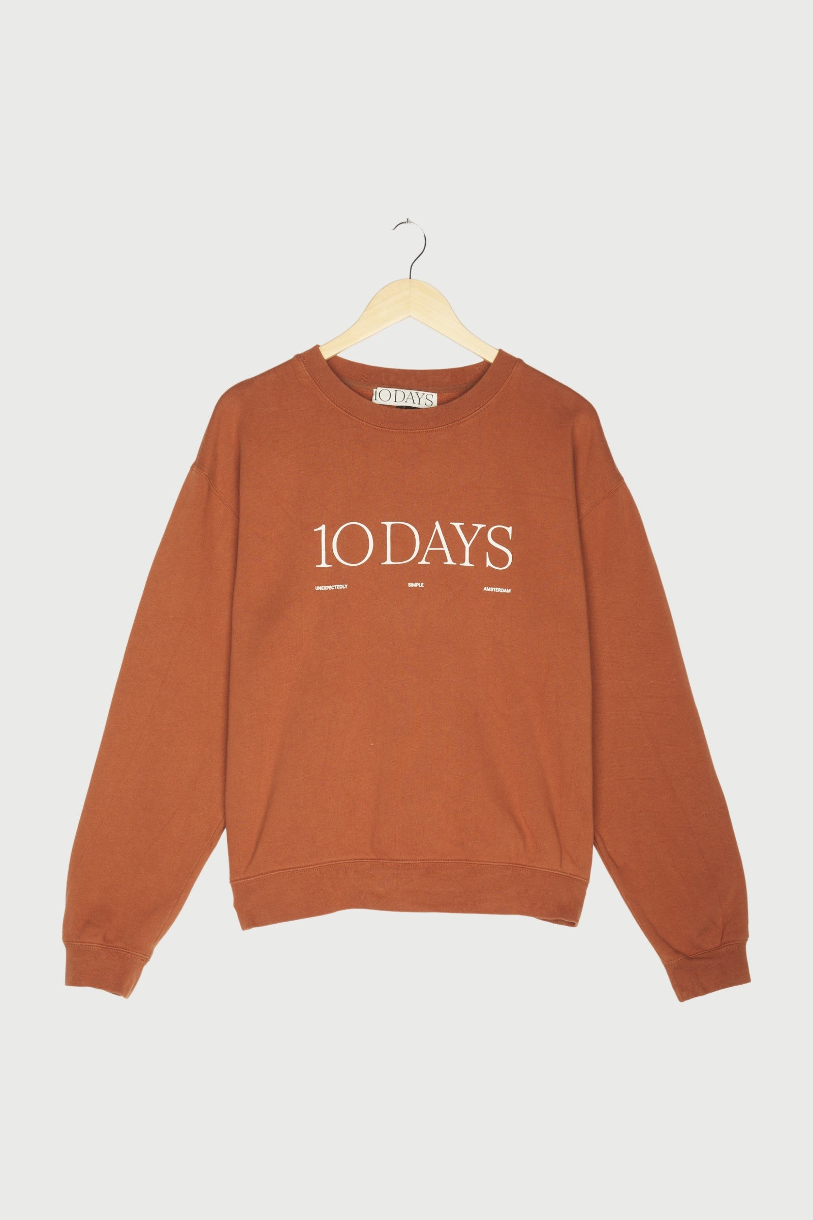 logo sweater