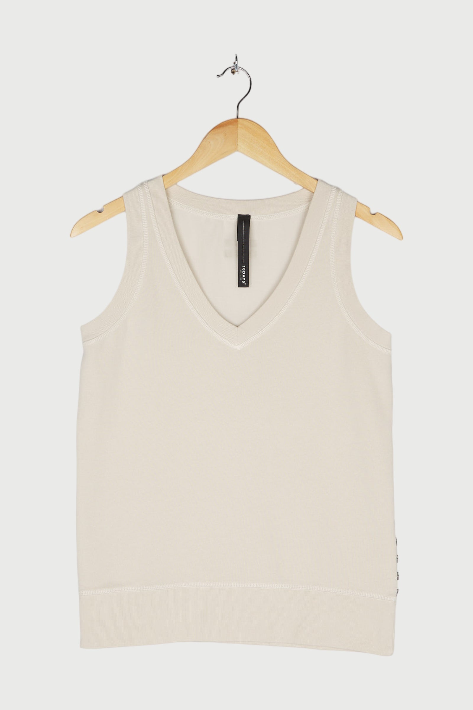 SLEEVELESS TOP PANEL