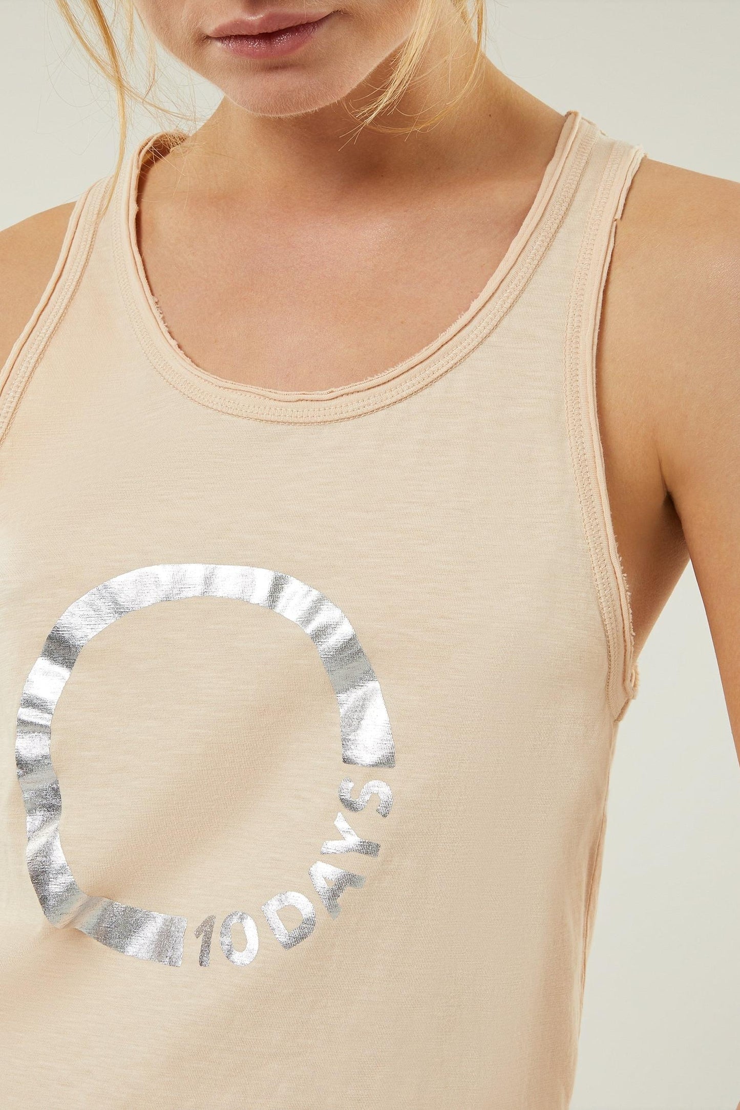 SLEEVELESS TOP CIRCLE