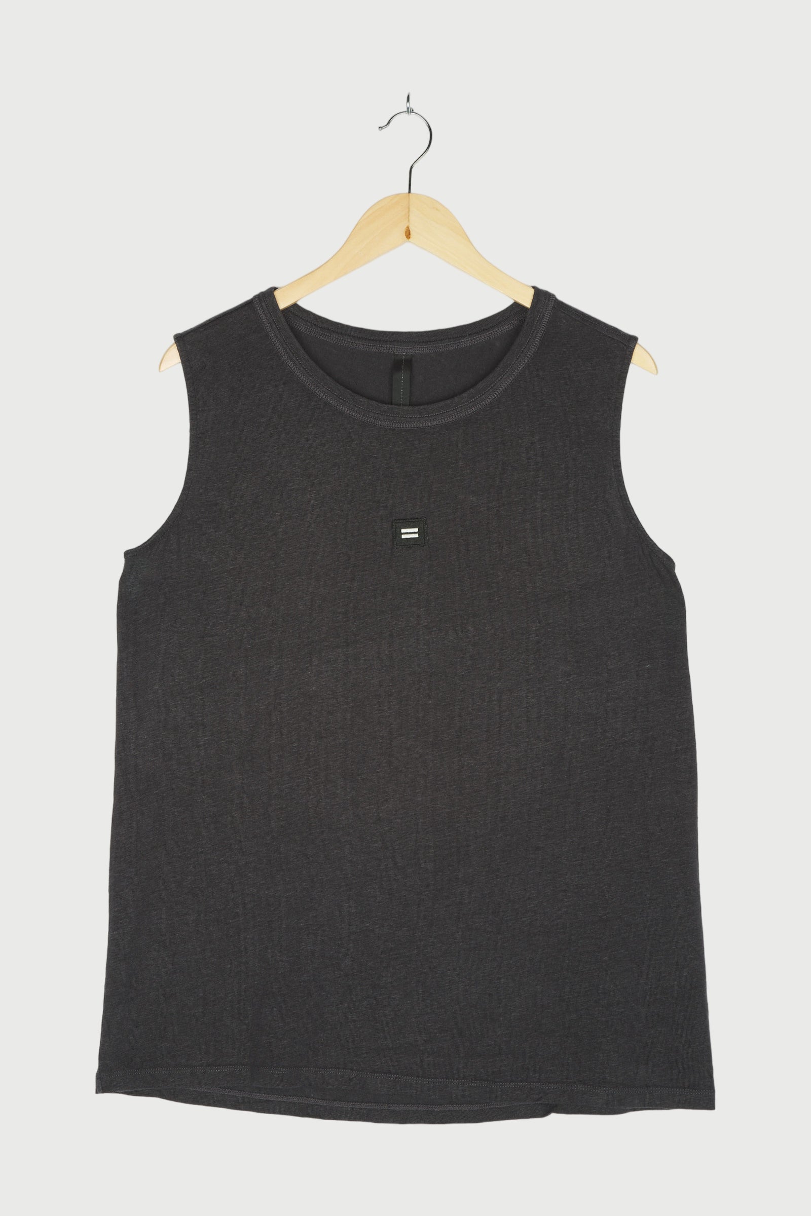 THE SLEEVELESS TOP LINEN