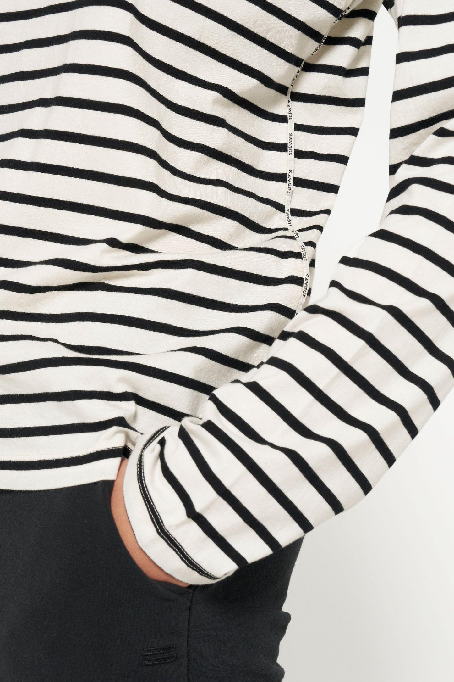 THE LONGSLEEVE STRIPE