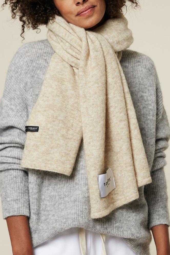 SOFT KNIT SCARF